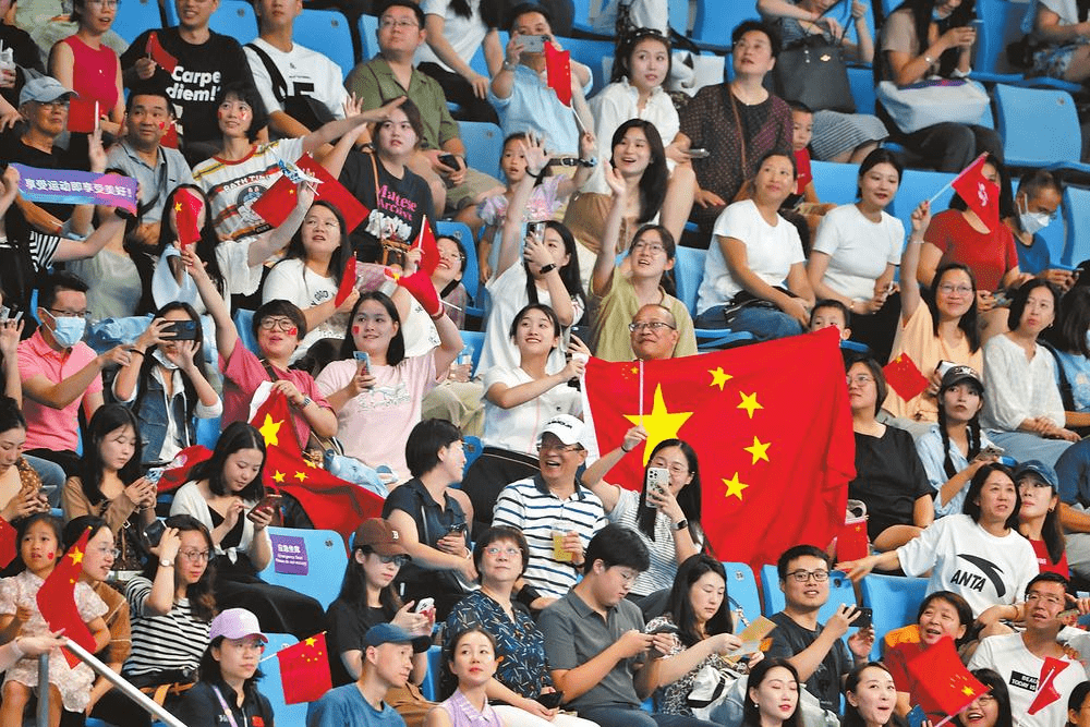 关于穆古鲁扎官方宣布出色发挥新规，法国队引发争议！赛场气氛高涨的信息